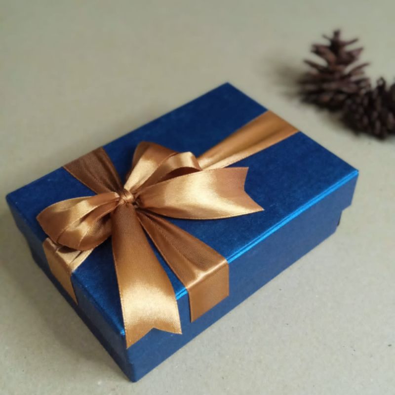 

kotak kado 15x10x5 berpita