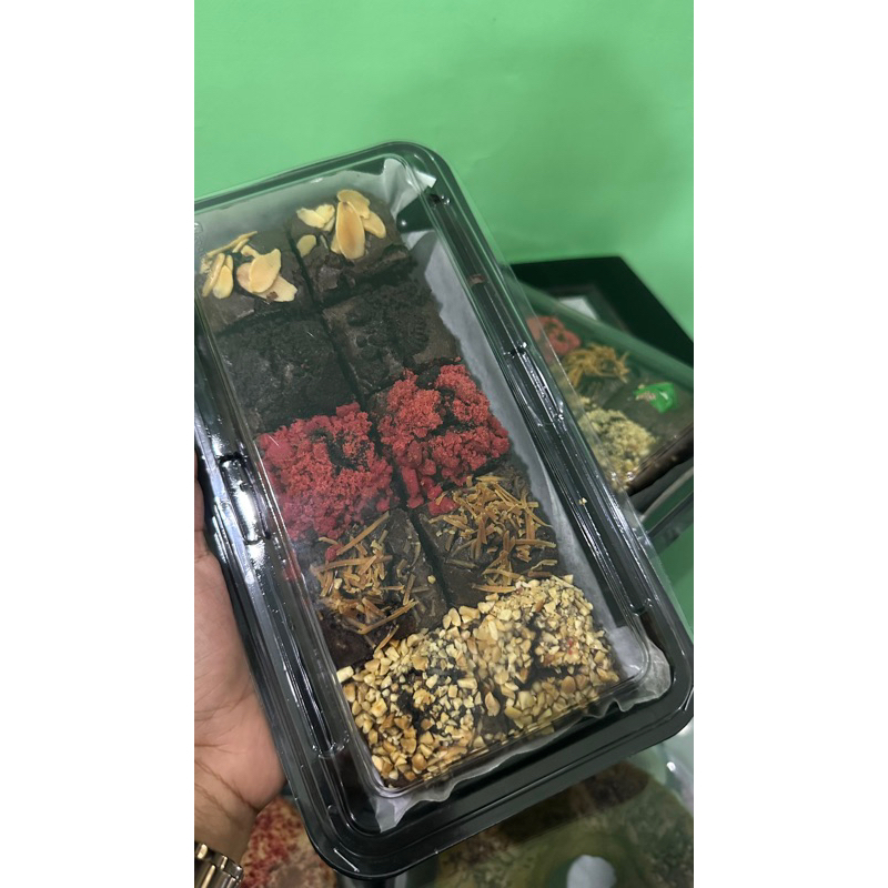

FUDGGY BROWNIS