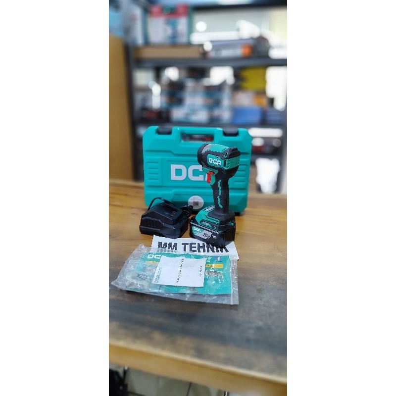 Impact Driver DCA ADPL208