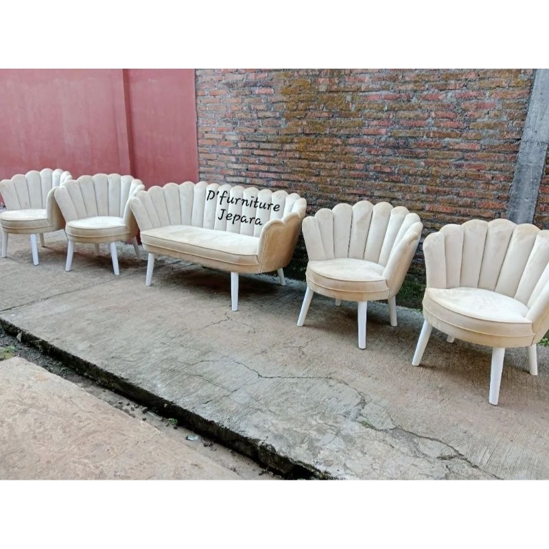 sofa pelaminan kerang bludru