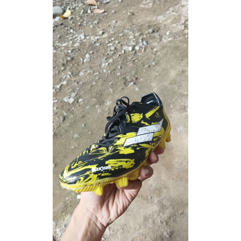 Sepatu Bola Mills Bekas (drag 3 voppo)
