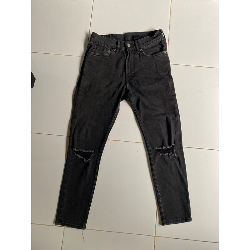 (Preloved) H&M Black Ripped Jeans