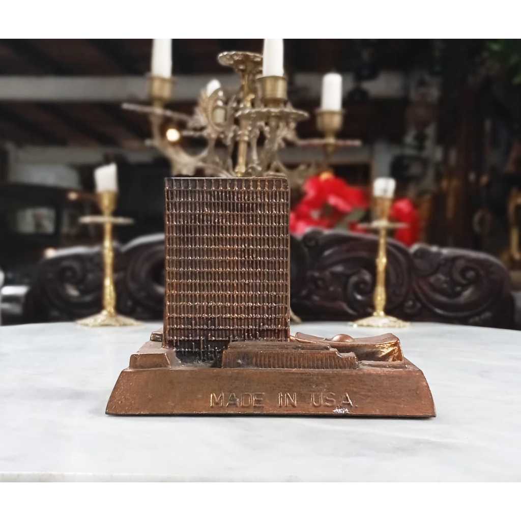Merchandise/Miniatur Replika Gedung Kantor PBB New York US