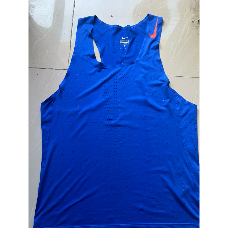 Nike aeroswift tank