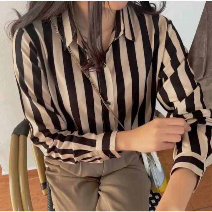 baju kemeja wanita kemeja wanita salur kemeja salur wanita terbaru kekinian/kemeja trendi 2024