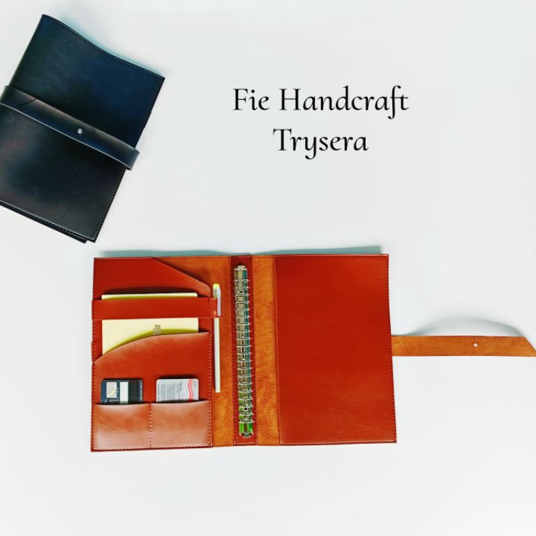 

Fie Handcraft Binder A5 cover binder kulit binder custom binder organizer seri trysera v K6Z6