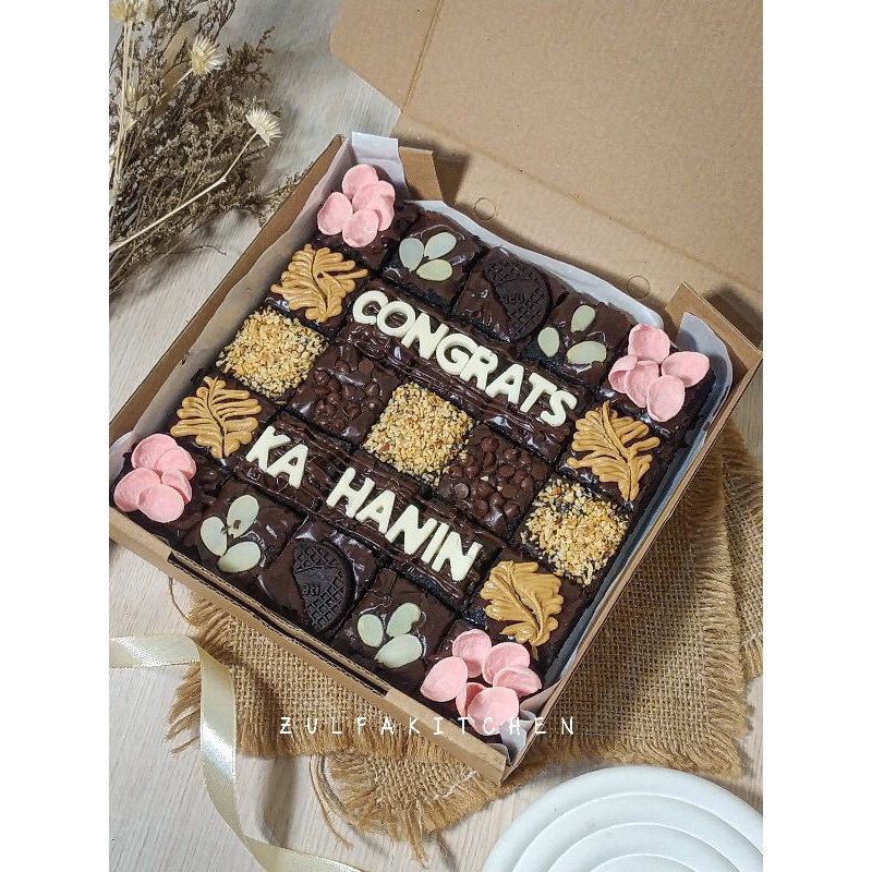 

FUDGY BROWNIES CUSTOM SEKAT