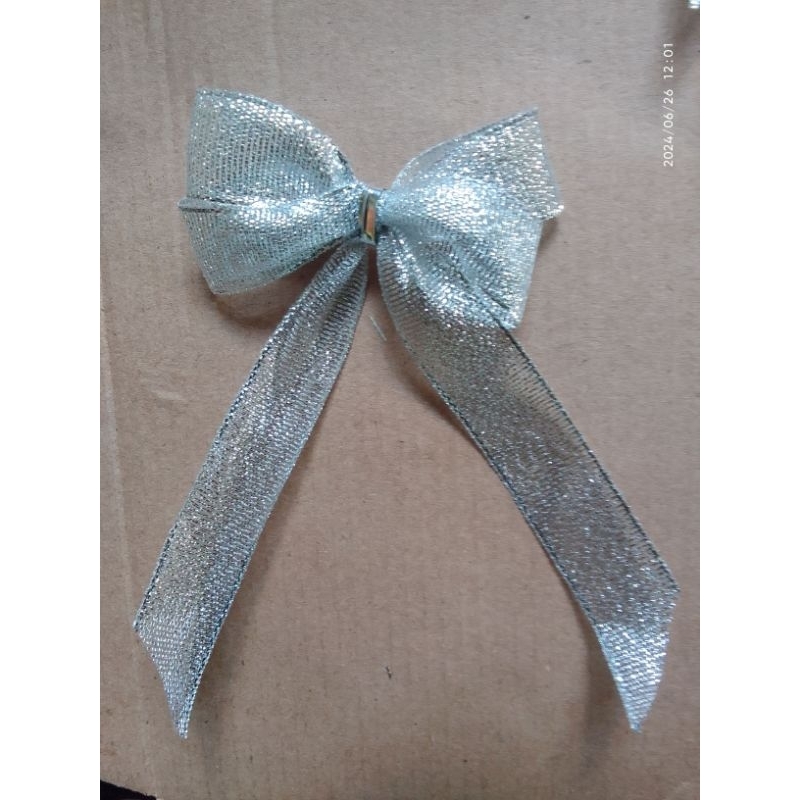 

Pita 2 simpul tumpuk pita gliter silver |pita hias | pita sauvenir| pita hampers | pita siap pakai