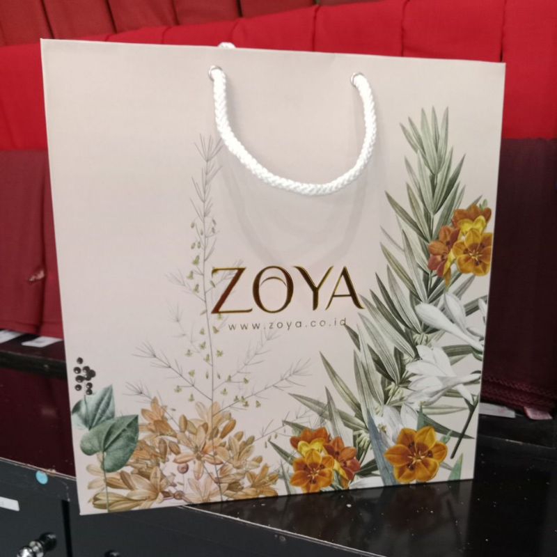 

PAPER BAG BESAR MOTIF BOTANICAL ZOYA