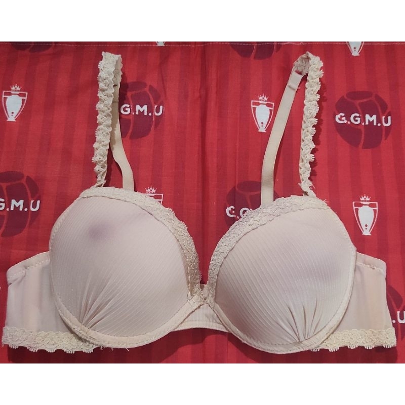 Bra warna Salem Peach motif Renda merk Young Hearts Preloved