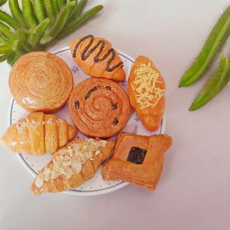 replika makanan roti Puff Pastry dan Danish Pastry Cromboloni croissant Kue Eropa yang Mendunia Crom