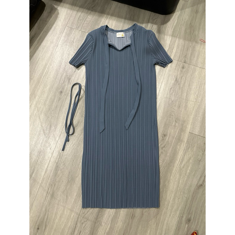 PRELOVED midi plisket dress ash blue