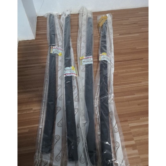 KODE R3P karet lis pelipit jepit kaca pintu canter bagian dalam orisinil KTB kanan MK484799 kiri MK4