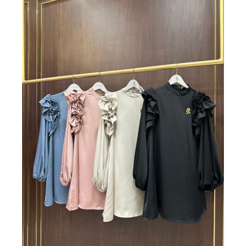 Atasan Rempel Bahu Shellasaukia