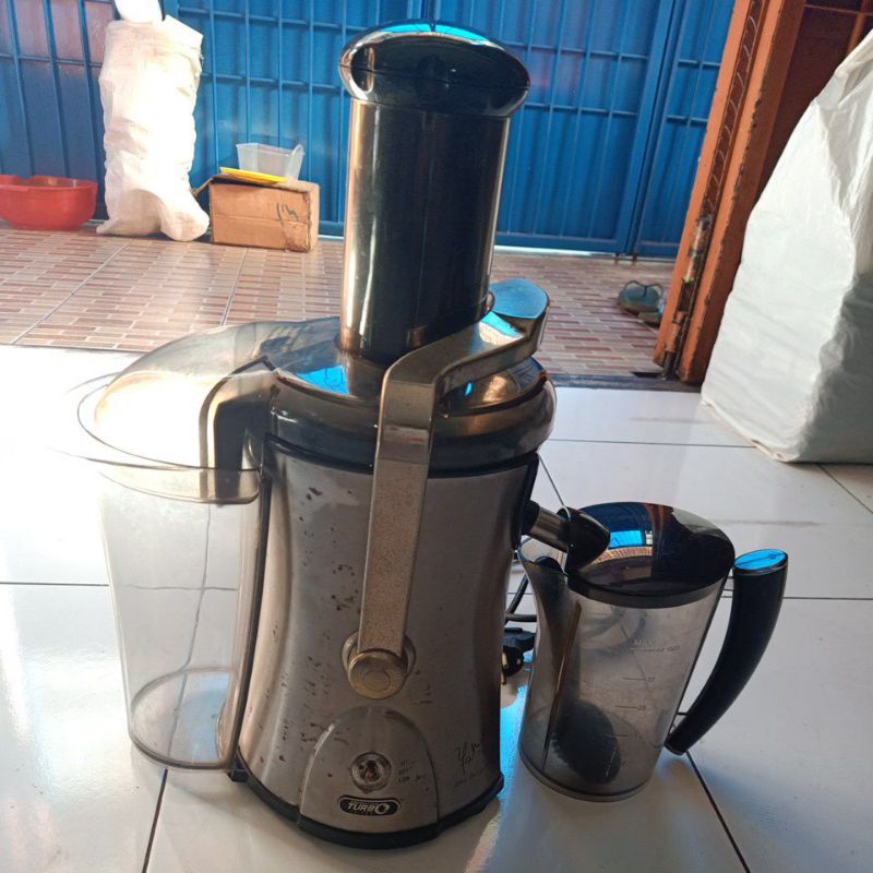 Juicer Tanpa Ampas Bekas Pakai