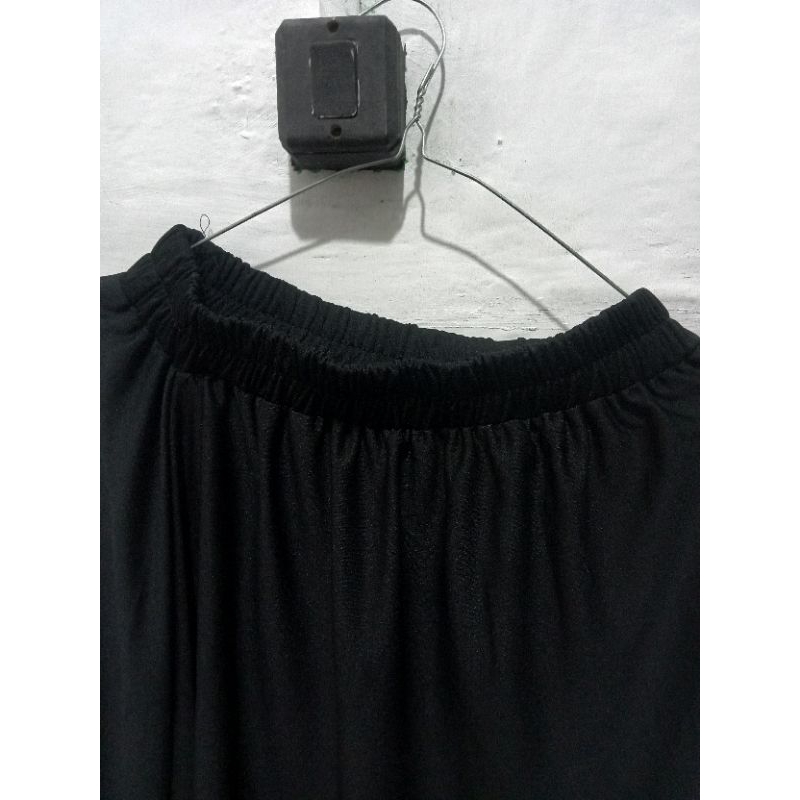 PRELOVED rok hitam polos