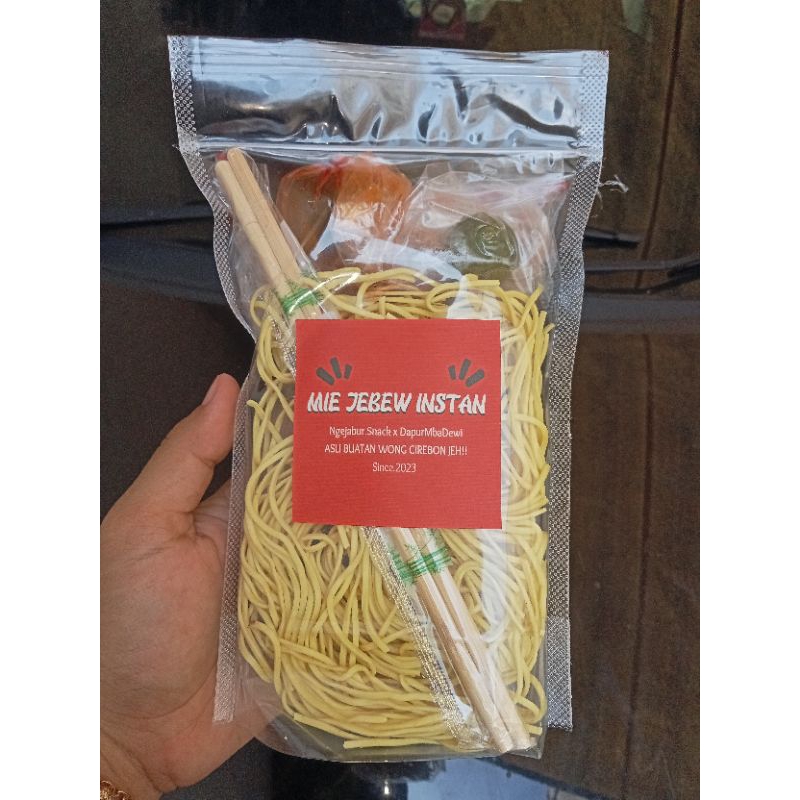 

Mie Jebew Instan (Toping Baso)