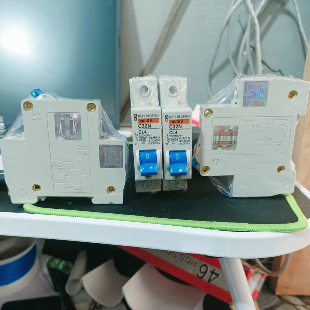 mcb modif plus segel timah merlin gerin 2 amper 4 amper mcb listrik cl 2 cl 4 kuat beban 923 w YK9