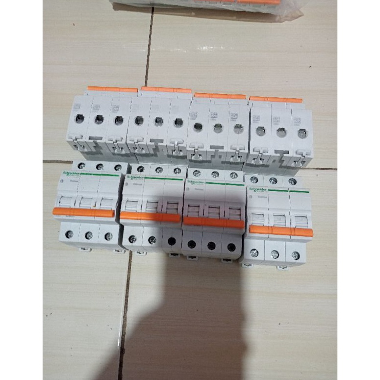 MCB Schneider Dome 3pas 6A 1A 16A 2A 25A 32A 4A 5A 63A orginal barang bekas siap pakek di jamin norm