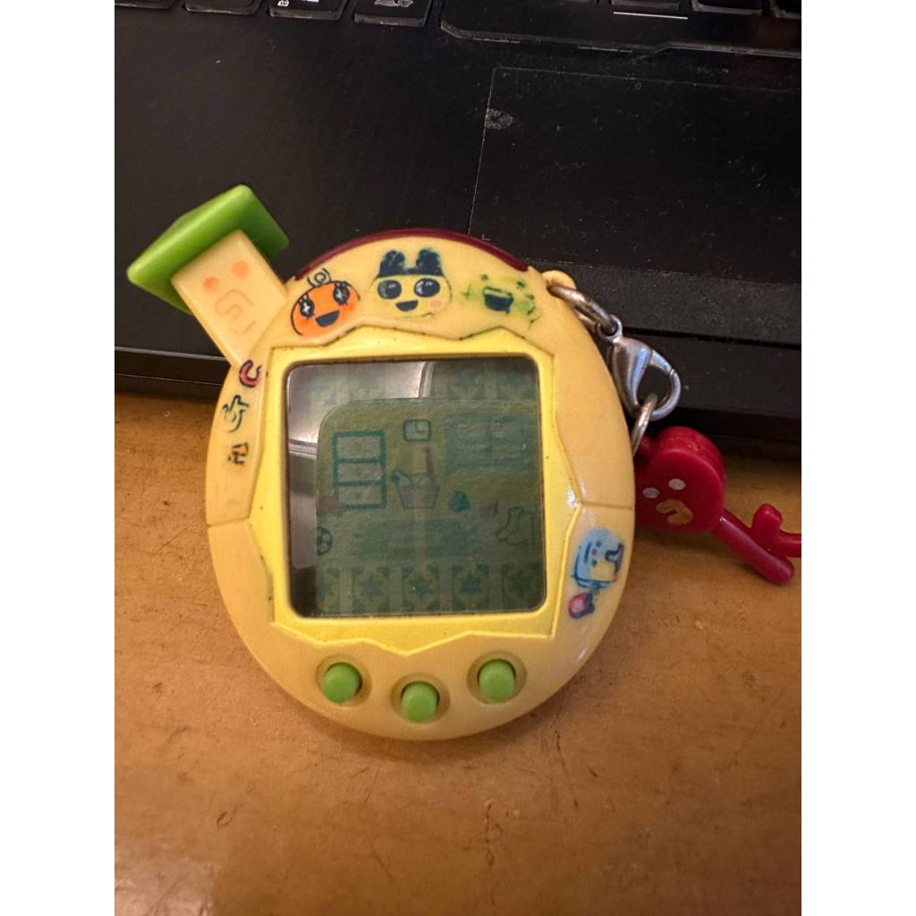 Tamagotchi V5 Family - Yellow