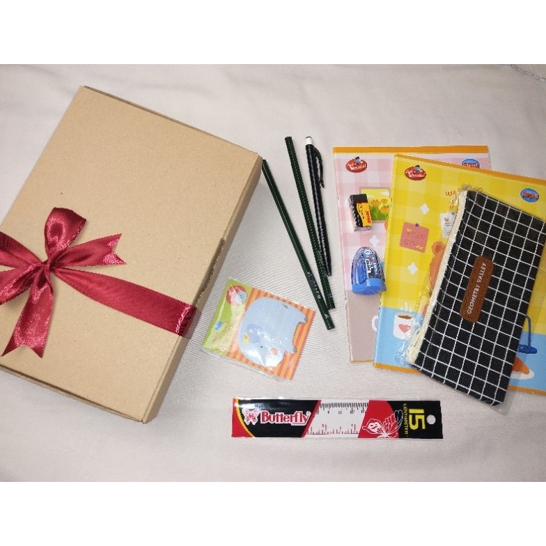

KODE Y38R Paket Alat Tulis Set Anak Paket Buku Tulis Sidu 38 Lembar Alat Tulis Set Hampers Alat Tulis Anak Lengkap