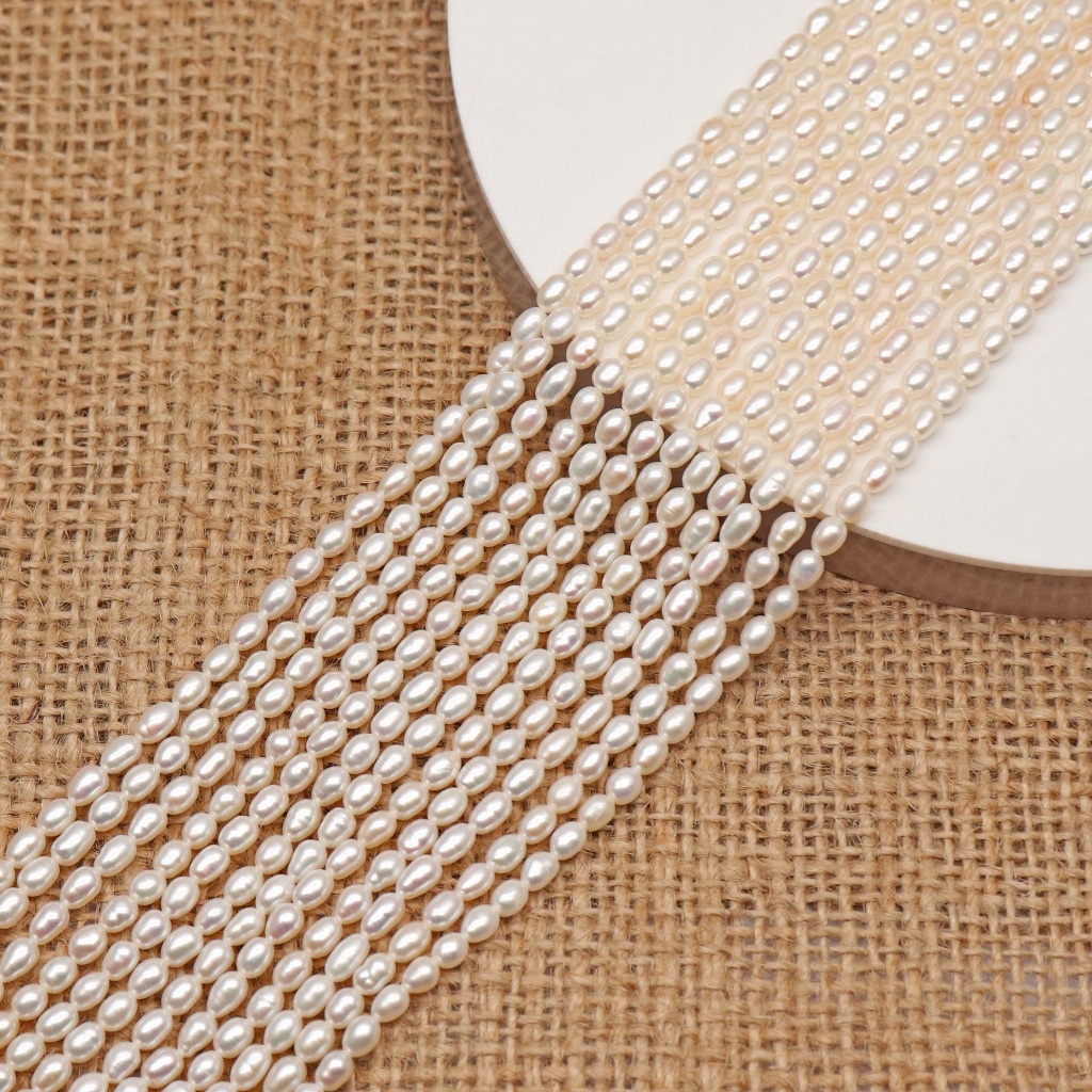 MUTIARA AIR TAWAR PUTIH UNTAI ASLI UKURAN 3x5 mm OVAL SHAPE | MANIK MUTIARA AIR TAWAR SIZE 3x5 mm | 