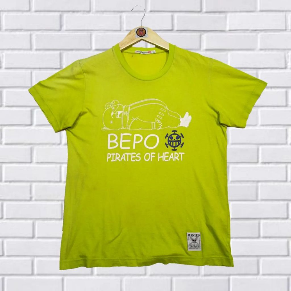 KAOS ONE PIECE BY UNIQLO , SIZE M (SECOND BRANDED) HIJAU, TS0239