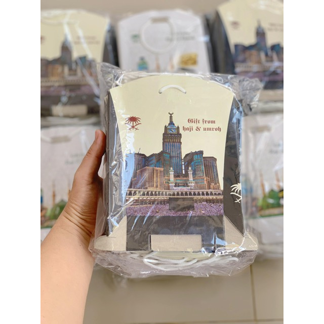 

Dus Paket Kardus Jinjing Gift Oleh-Oleh Haji / Umroh Kekinian Isi 50 Pcs
