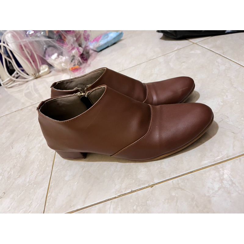 [Preloved] Sepatu boot wanita hak