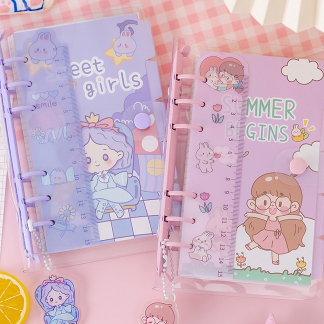 

Bonus Buku binder A6 isi kes 1 lembar Korean cute girl PVC clear cover 6 ring Buku catatan isi ulang looseleaf Binder bahan cover silikon transparan Jurnal wisatawan DIY scrapbook Daily planner Spiral Notebook Aesthetic Lucu Unik Alat tulis anak
