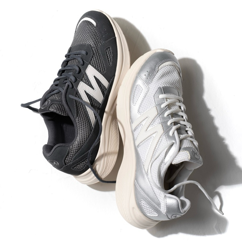 MARQUE.CO - Sepatu Sneakers - ISAAC Series - Dark Grey & Silver Pria Wanita Casual Olahraga Running