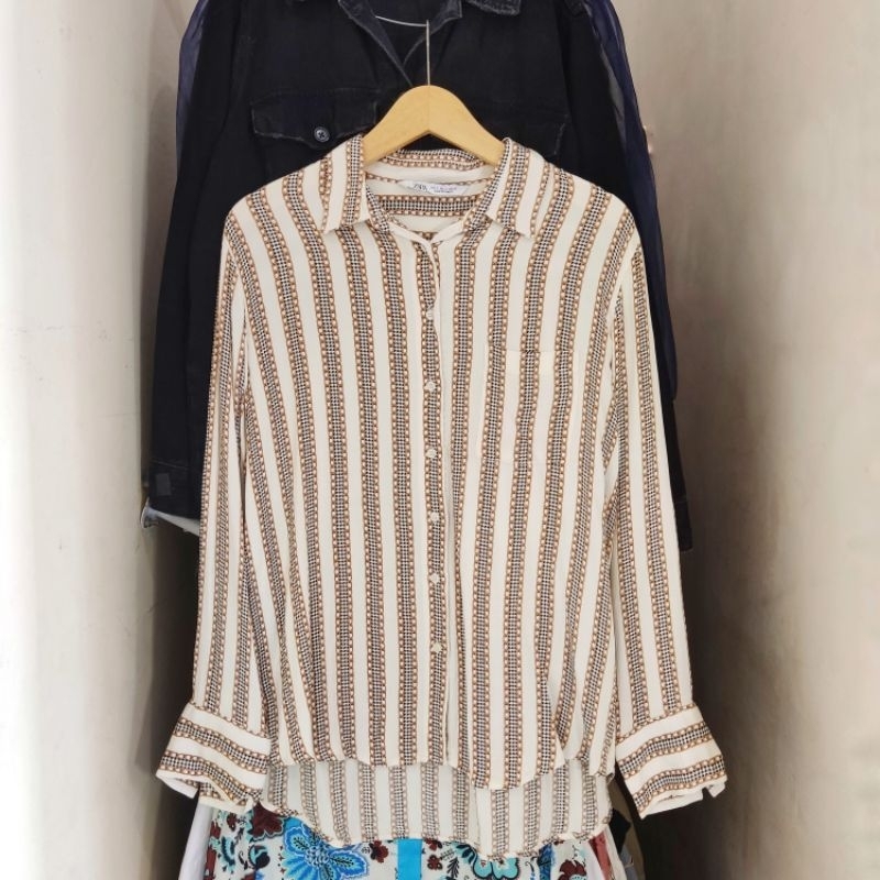 Zara shirt chain print