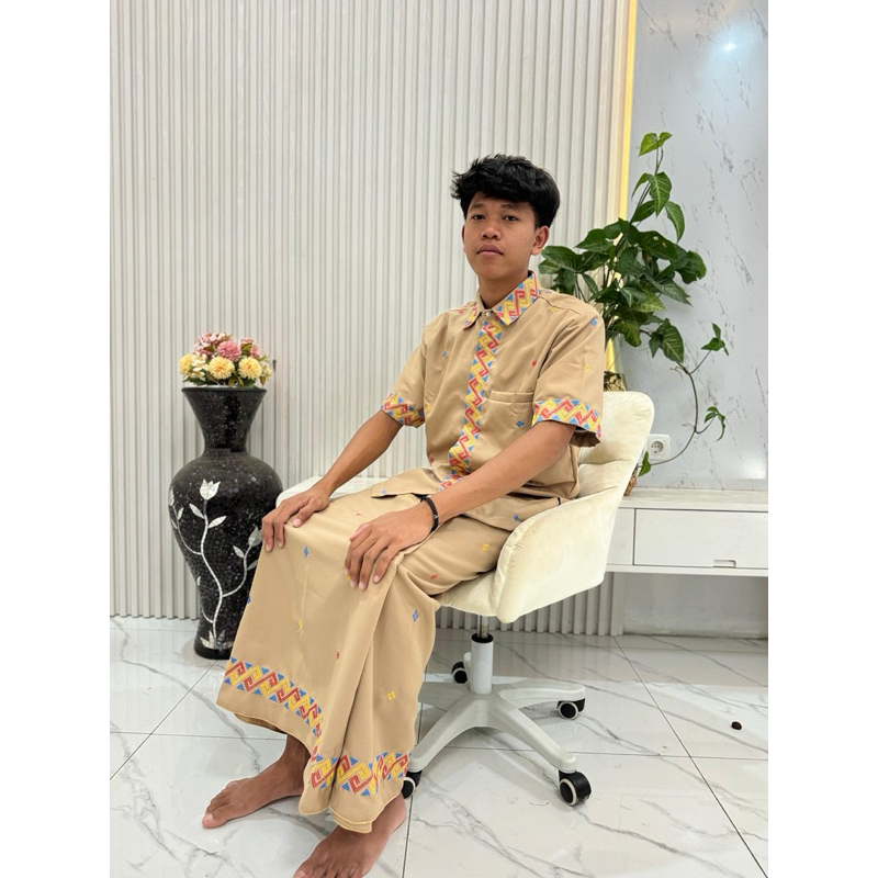 Satu Set Baju Bordir Pria/Wanita Warna Coklat Susu