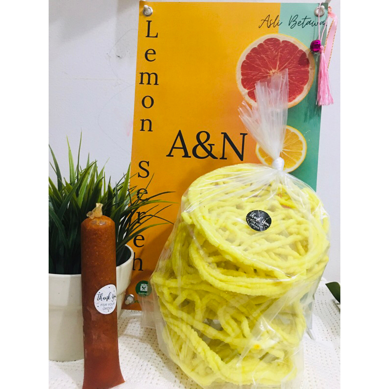 

kerupukmie plus bumbu kacang