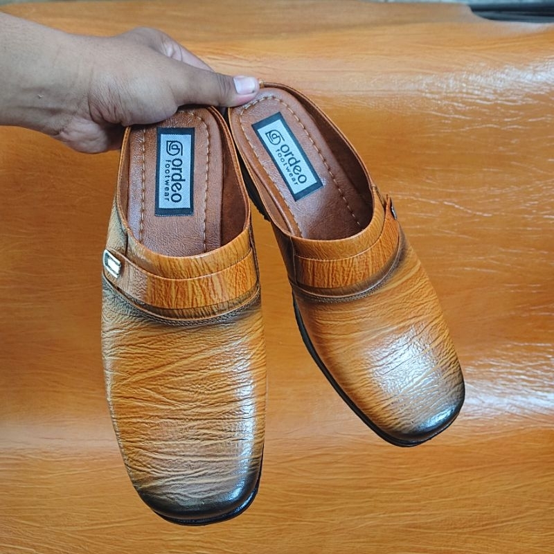 Sepatu Sandal kulit sapi asli sepatu slop bustong pria. 100% ORIGINAL PREMIUM