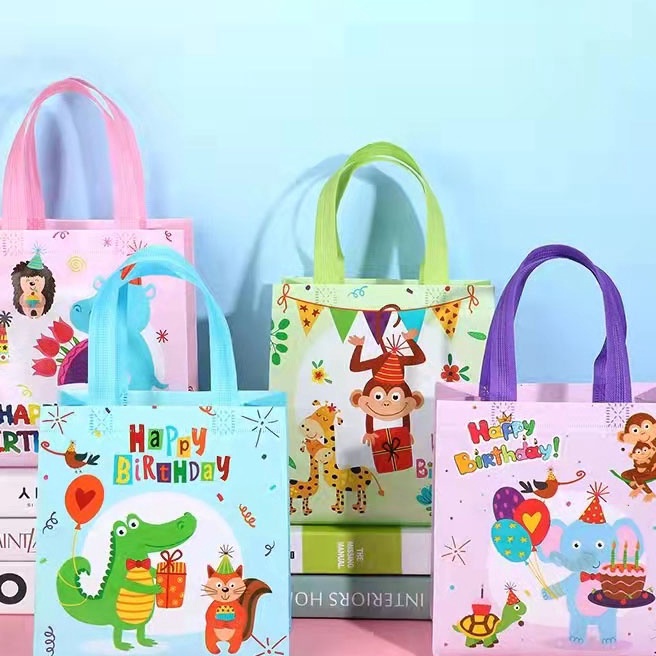 

KI3 MYSTYLE GOODIE BAG DX23 1 LUSIN WARNA MIX BERMACAM MACAM KARAKTER LUCU ULANG TAHUN HAPPY BIRTHDAY TAS KARUNG PLASTIK SOUVENIR