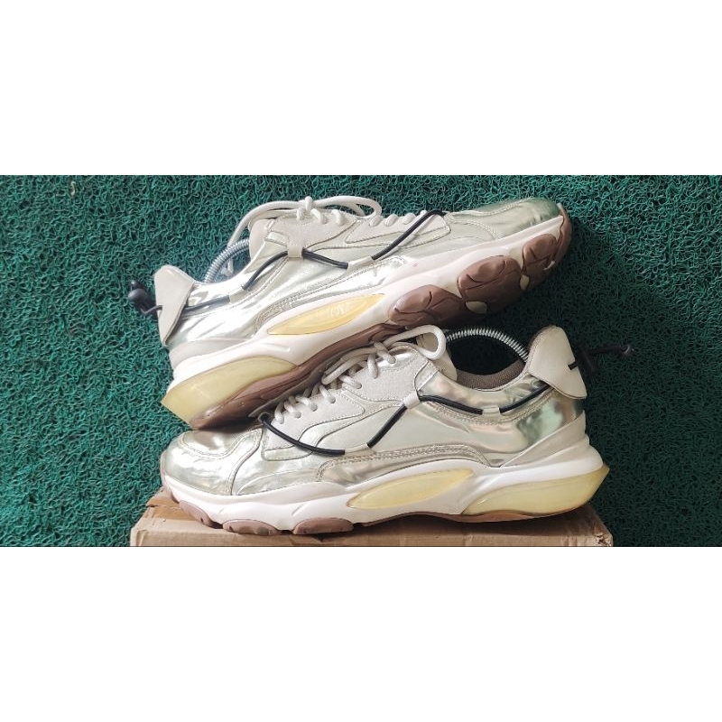 Sepatu Valentino Garavani italy SECOND