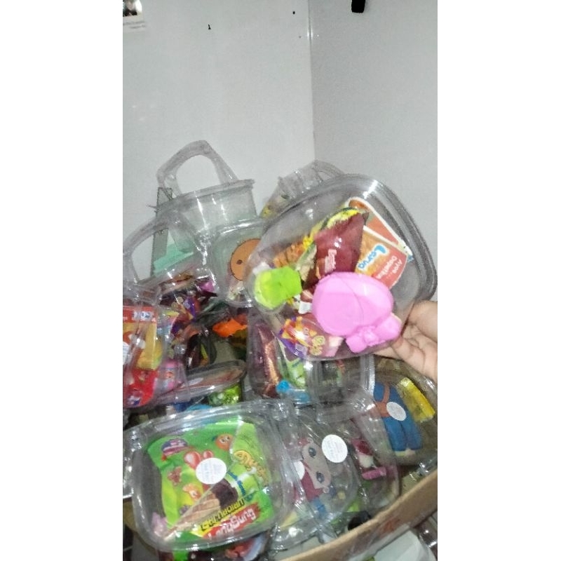 

hampers mainan dan makanan untuk anak (DIKIRIM RANDOM)