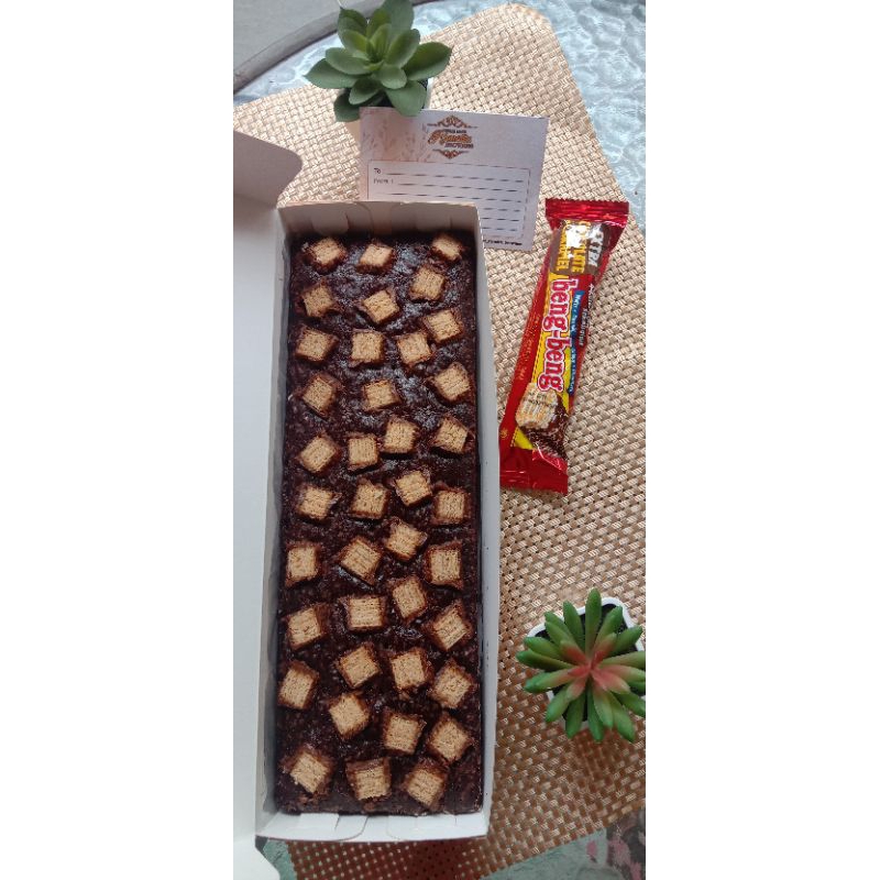 

Fudgy Brownies Coklat Beng-beng 30x10 Rienettabrownies
