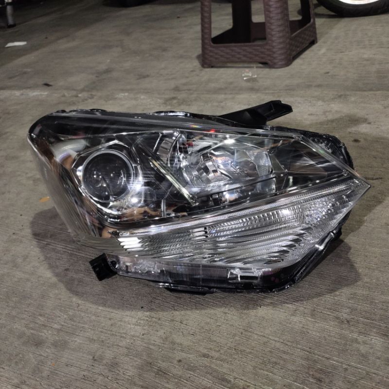 headlamp lampu depan  mobil agya 2018