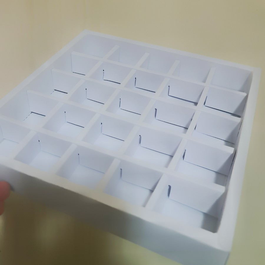 

10pcs Dus Mika Idul Fitri Nastar Sekat 25 " Eid Al Fitr PUTIH " Dus Mika Ukuran Dalam 20x20x3.5cm