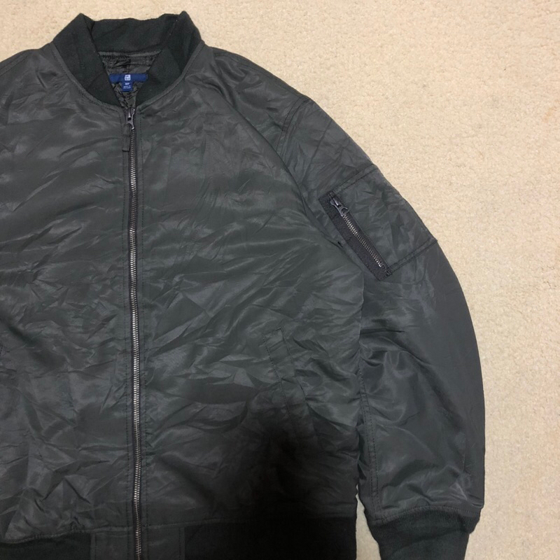 PRELOVED BOMBER MA-1 UNIQLO HIJAU ARMY