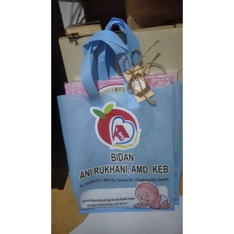 

tas spundbond bidan/custom desain ukuran 25 x 35 free jasa desain bebas warna satu hari beres
