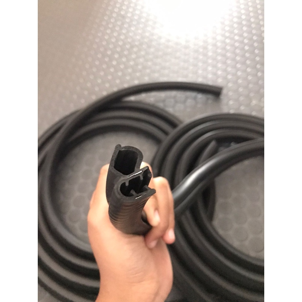 Peredam Pintu Suzuki Jimny Jangkrik