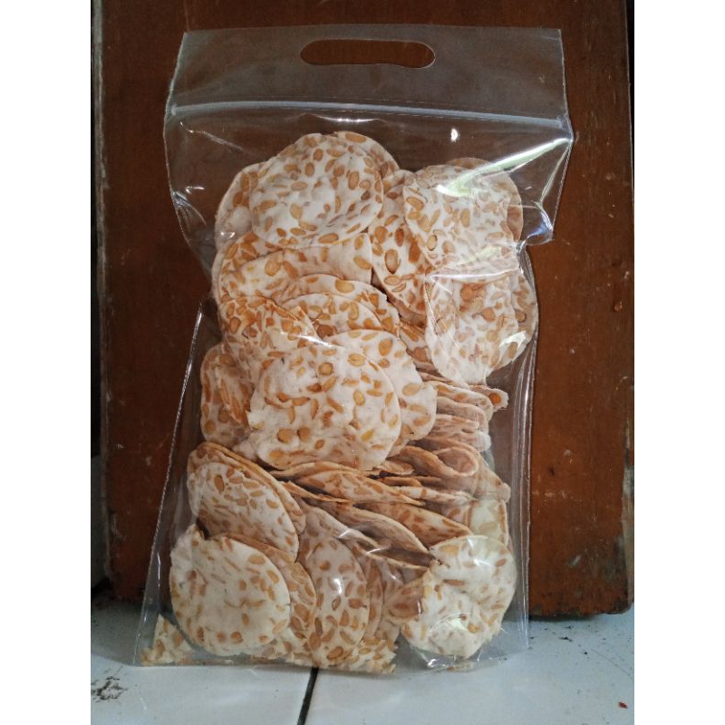 

makanan ringan keripik tempe sagu