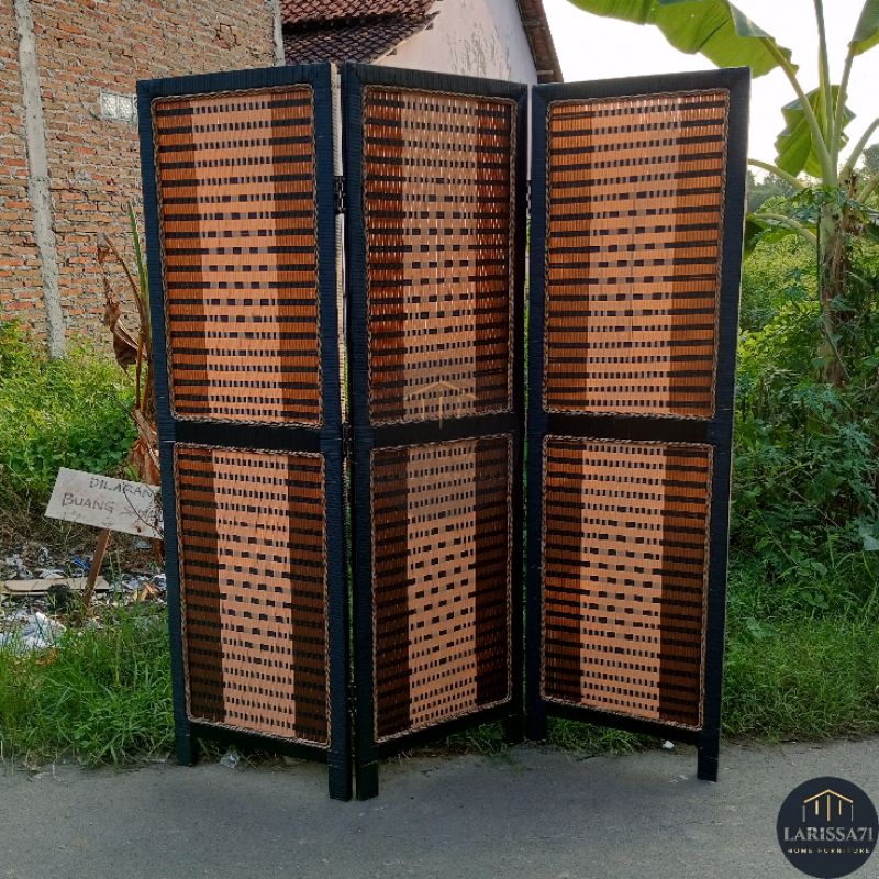 Penyekat Ruangan Rotan Sintetis 3 Pintu