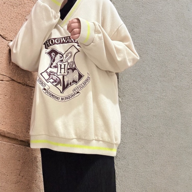 PL h&m x harry potter hogwarts vneck oversized sweater