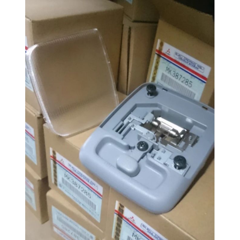 Lampu plafon Kabin ORI Mitsubishi Canter, ruangan dalam