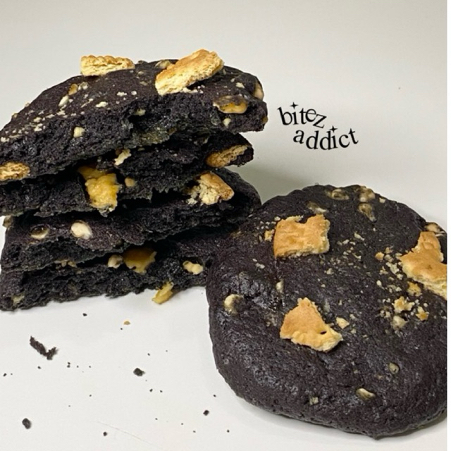 

bitez.addict | blackout vanilla chocochips cookies