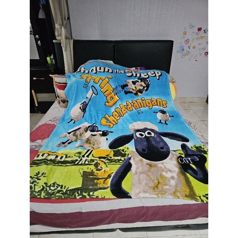 Selimut bulu shaun the sheep
